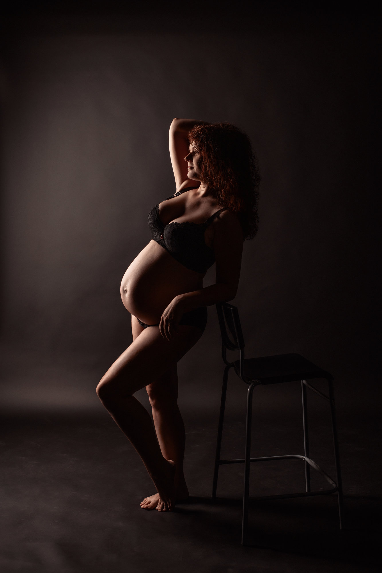 Фотосессия беременных в темных тонах